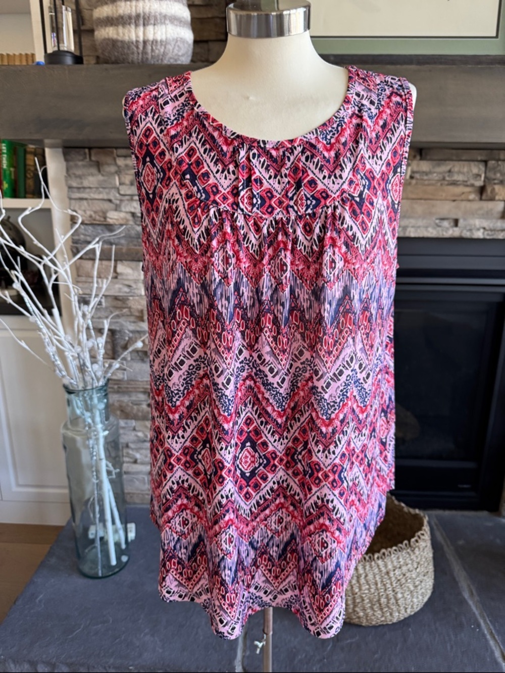 Women's Red & Navy Printed Sleeveless Tank Top - Picture 2 of 11